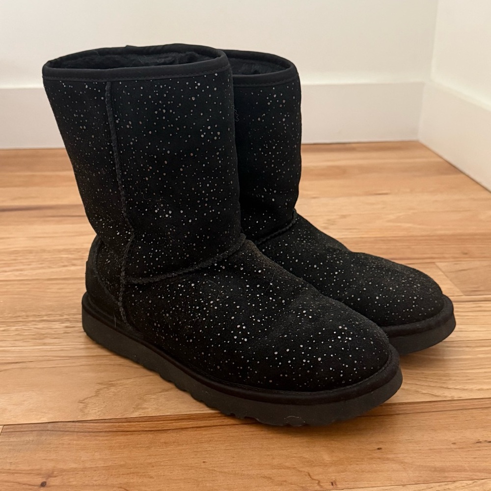 UGG Classic Short Metallic Spots sz Women’s US 9 EU 40